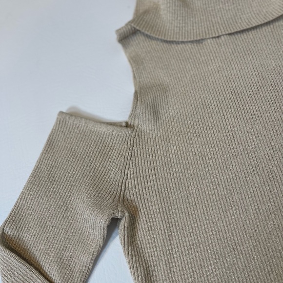 INTEMPO Cold Shoulder, Long Sleeve, Turtleneck Champagne Sweater. Medium New - Picture 7 of 13